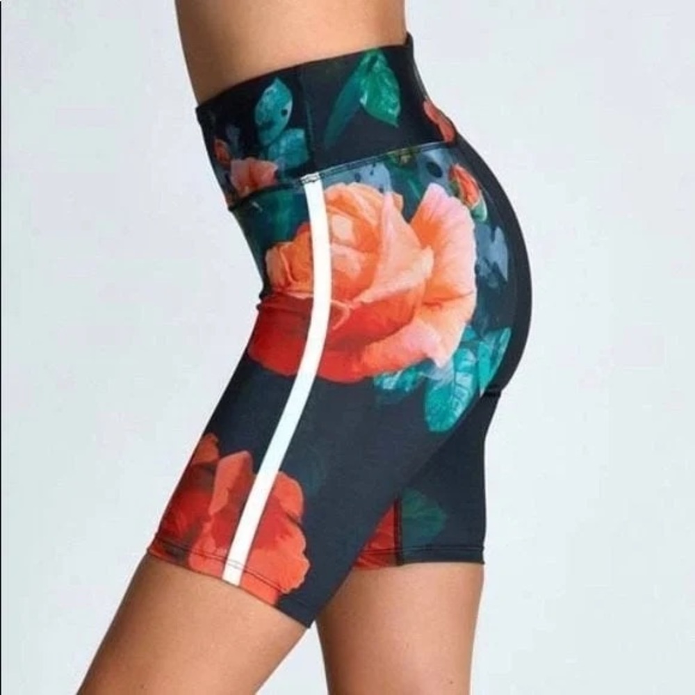 Noli Yoga | Rose Bike Shorts Size Small - Picture 3 of 4